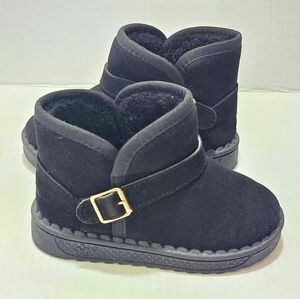 Black Fuzzy Snow Boots Kids Unisex Size 29 Black Warm Lined Winter Pull-On Cozy